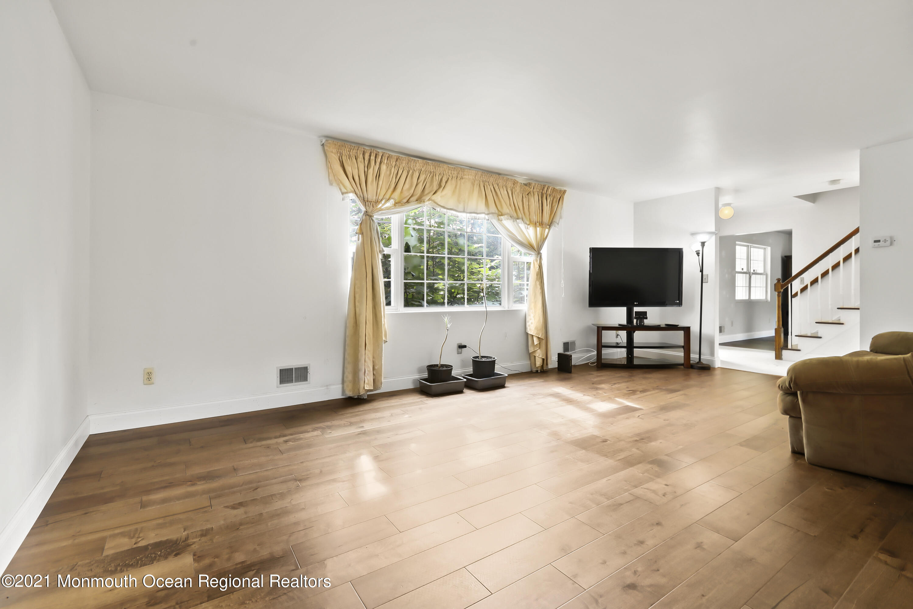 760 Farmingdale Road Jackson, NJ 08527 - Photo 4 of 29 living room