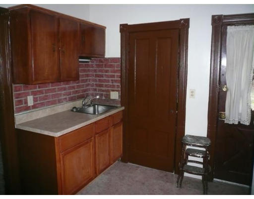 23 Dell Place Springfield, MA 01118 - Photo 4 of 5 Gallery Image 4
