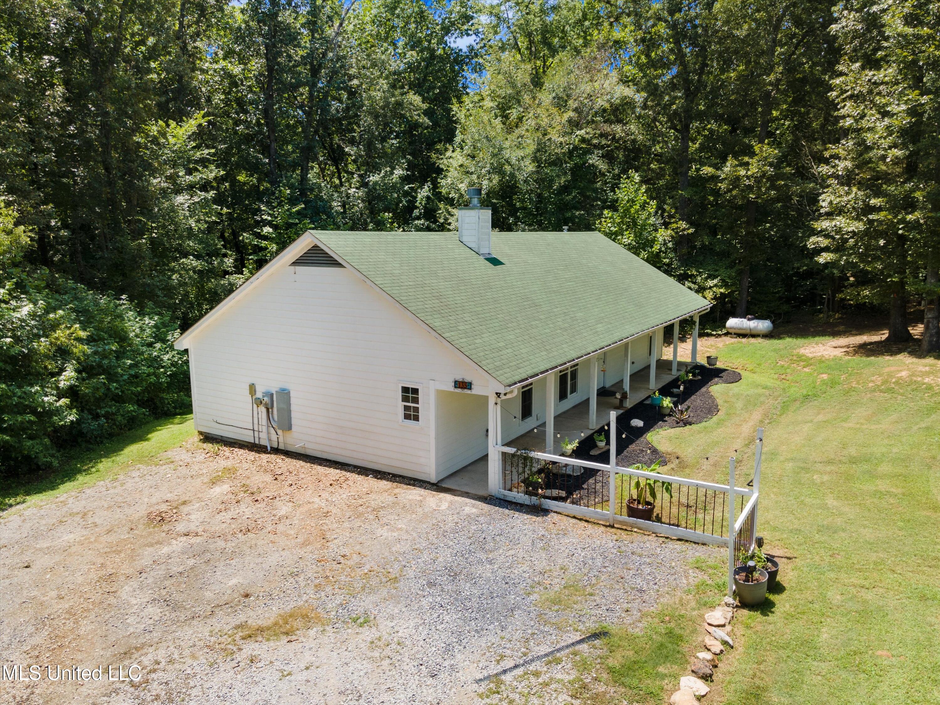 135 Kathleen Road Byhalia, MS 38611 - Photo 27 of 34 27-DJI_0001