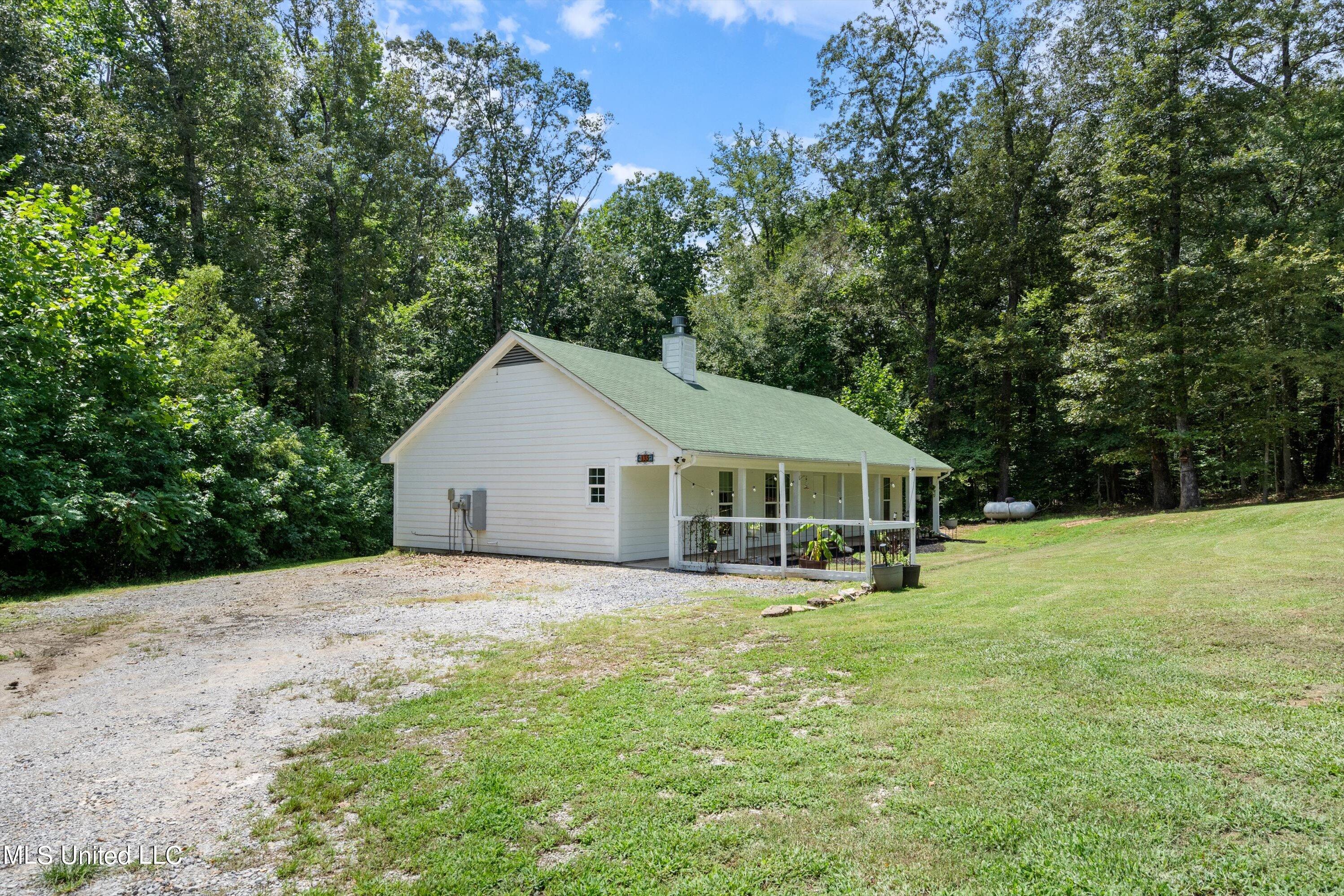 135 Kathleen Road Byhalia, MS 38611 - Photo 3 of 34 03-DSC2394