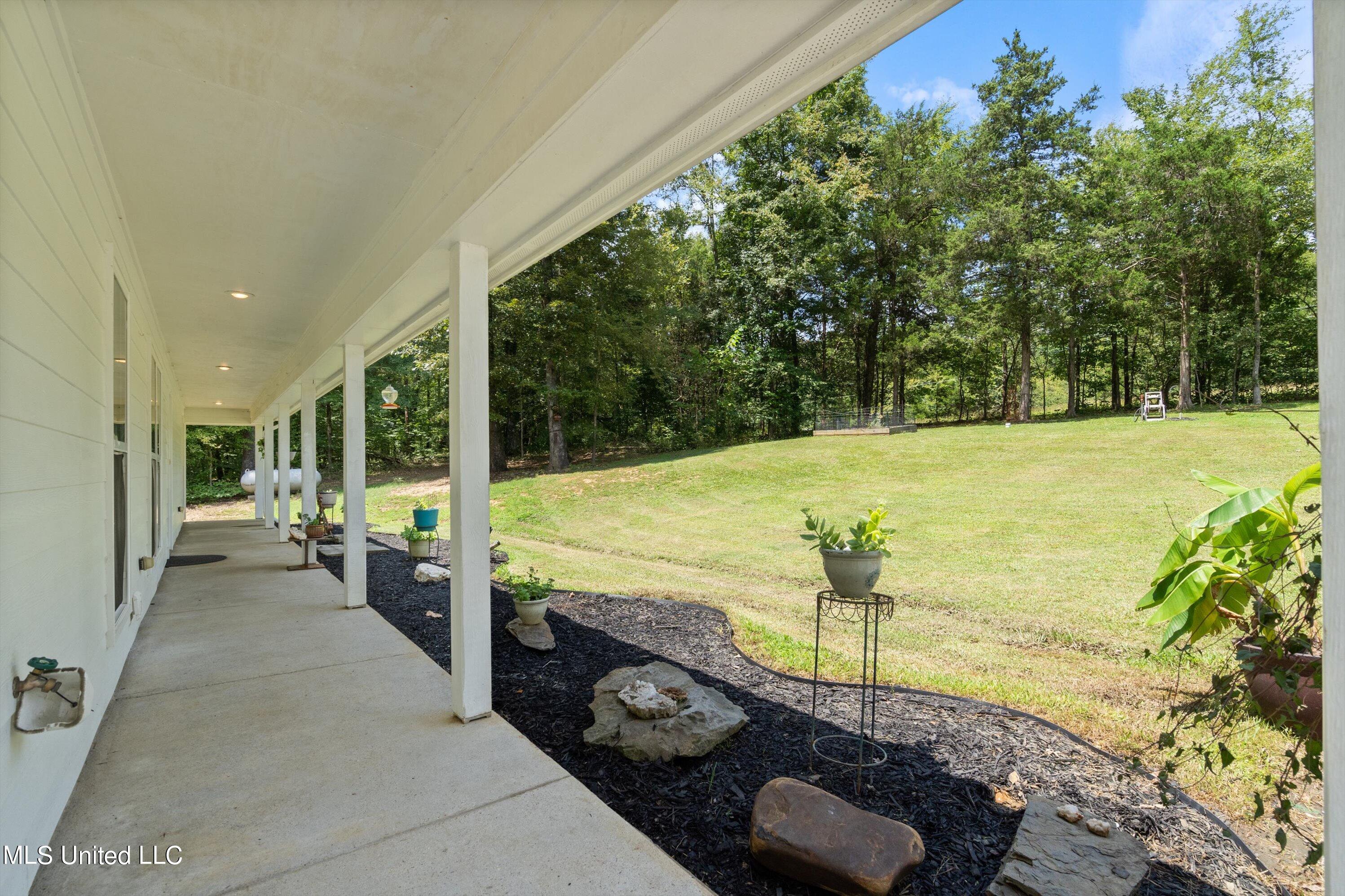 135 Kathleen Road Byhalia, MS 38611 - Photo 4 of 34 04-DSC2414