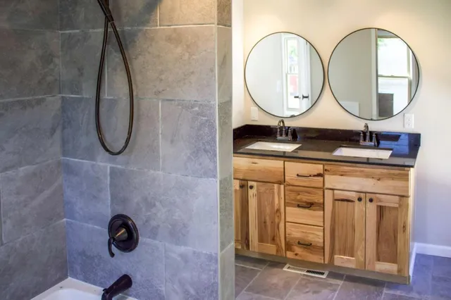 $299,900 | 212 North Murphy Street, Lake Crystal, MN 56055