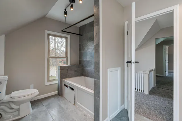 $299,900 | 212 North Murphy Street, Lake Crystal, MN 56055