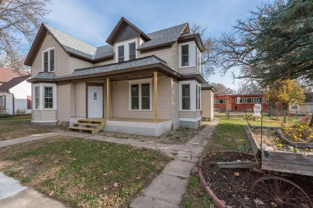 $299,900 | 212 North Murphy Street, Lake Crystal, MN 56055