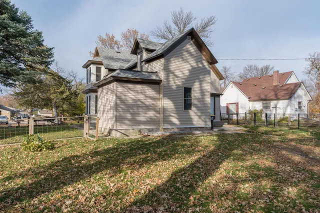 $299,900 | 212 North Murphy Street, Lake Crystal, MN 56055