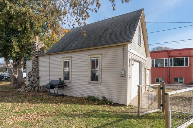 $299,900 | 212 North Murphy Street, Lake Crystal, MN 56055