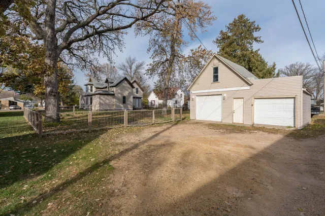 $299,900 | 212 North Murphy Street, Lake Crystal, MN 56055