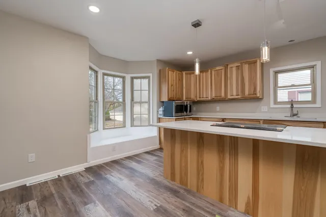 $299,900 | 212 North Murphy Street, Lake Crystal, MN 56055