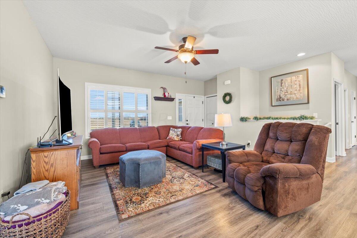 9005 Strine Road Ashley, OH 43003 - Photo 7 of 30 08-Living Room