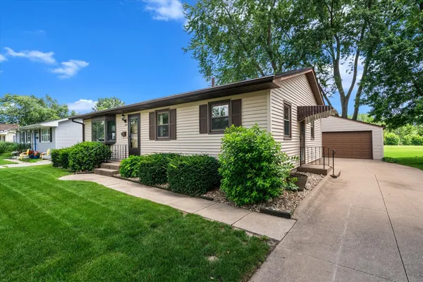 $249,000 | 2115 West 34th Street, Davenport, IA 52806