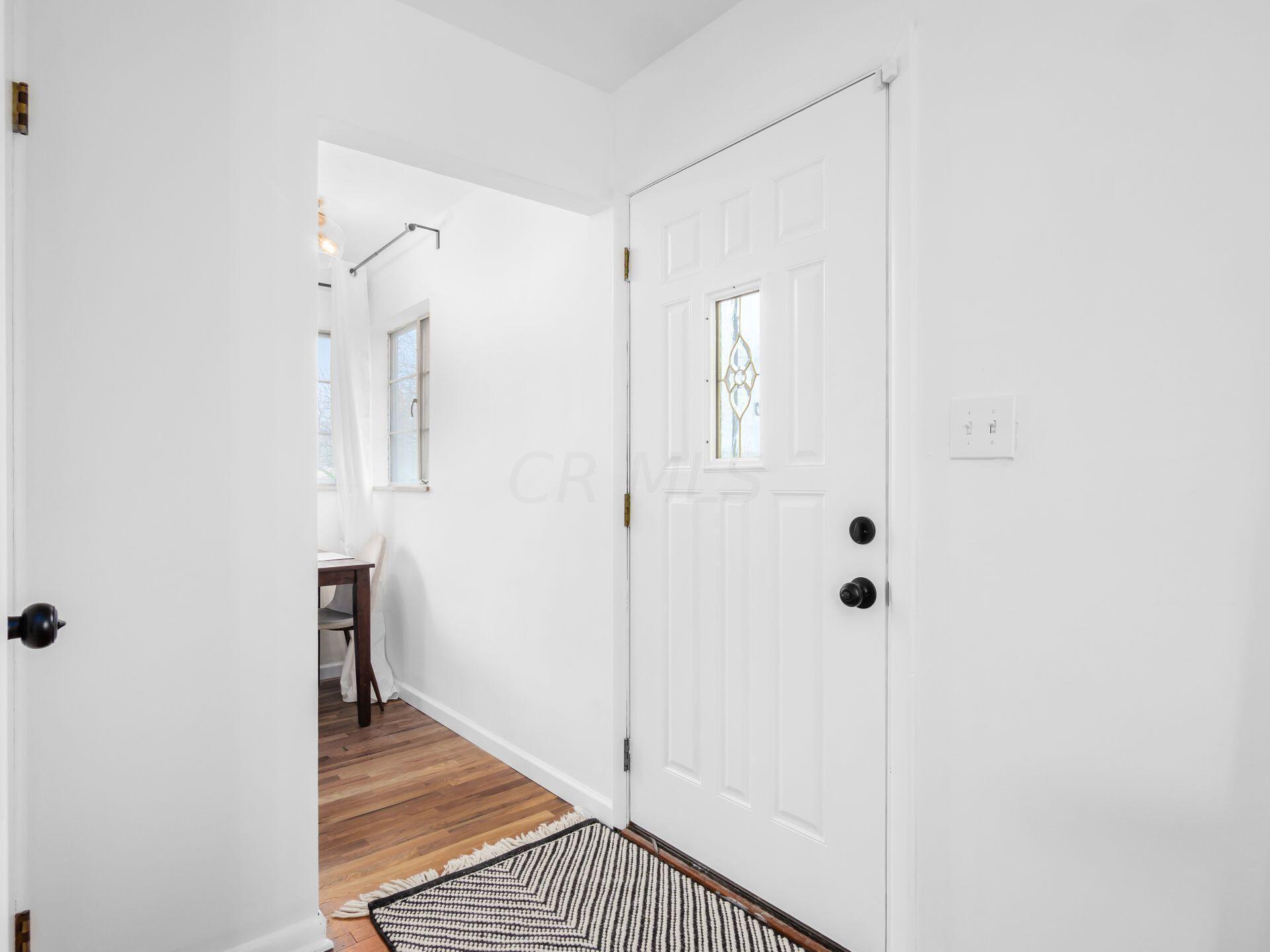 931 Reeb Avenue Columbus, OH 43207 - Photo 5 of 27 Entry