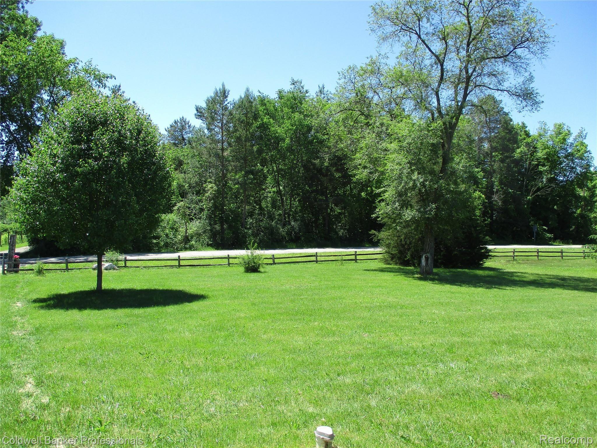 4405 East Lake Road Clio, MI 48420 - Photo 4 of 33 Front Yard.JPG