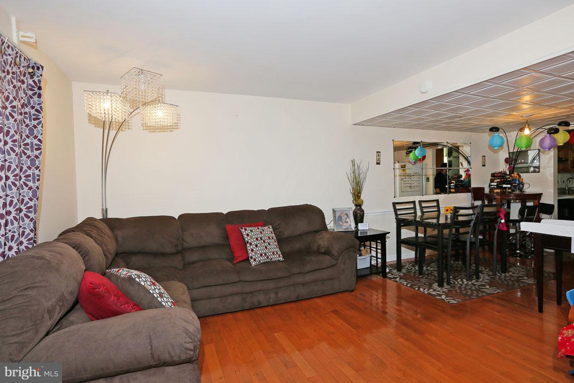 9640 Horizon Run Road, Unit 18C Gaithersburg, MD 20886 - Photo 4 of 14 Living Room with sliding glass doors to Deck.