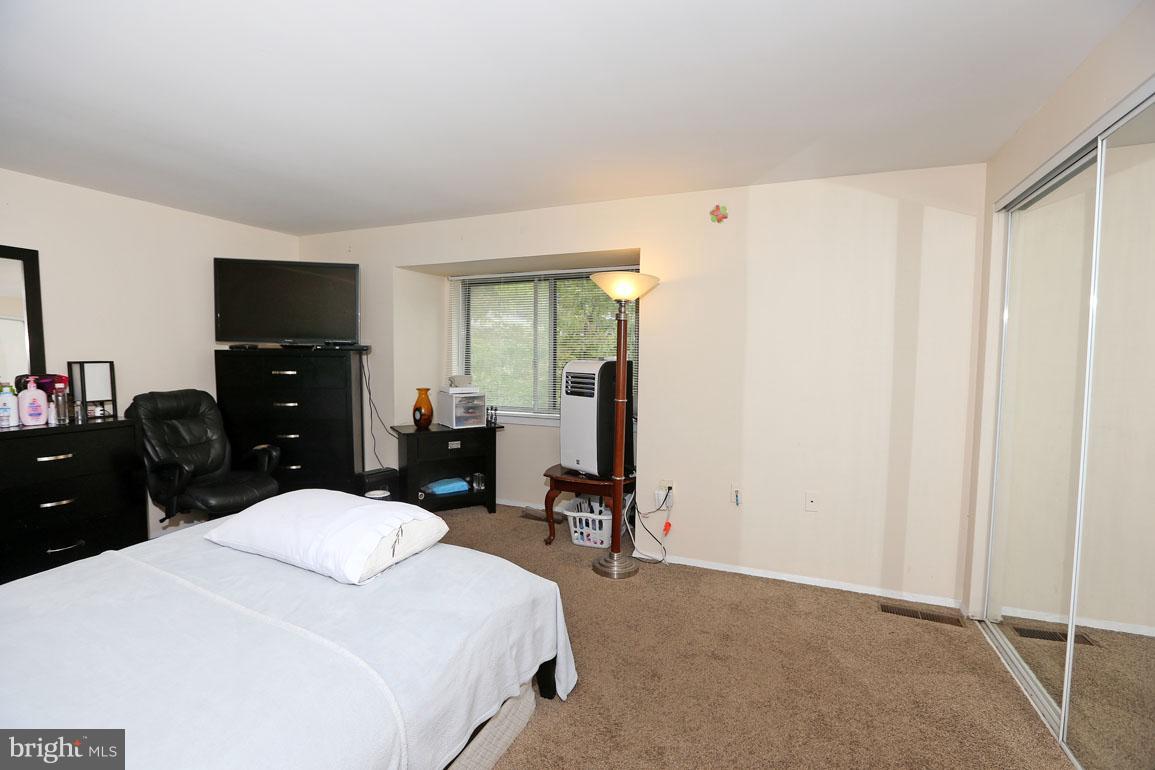9640 Horizon Run Road, Unit 18C Gaithersburg, MD 20886 - Photo 6 of 14 Bath (Master)