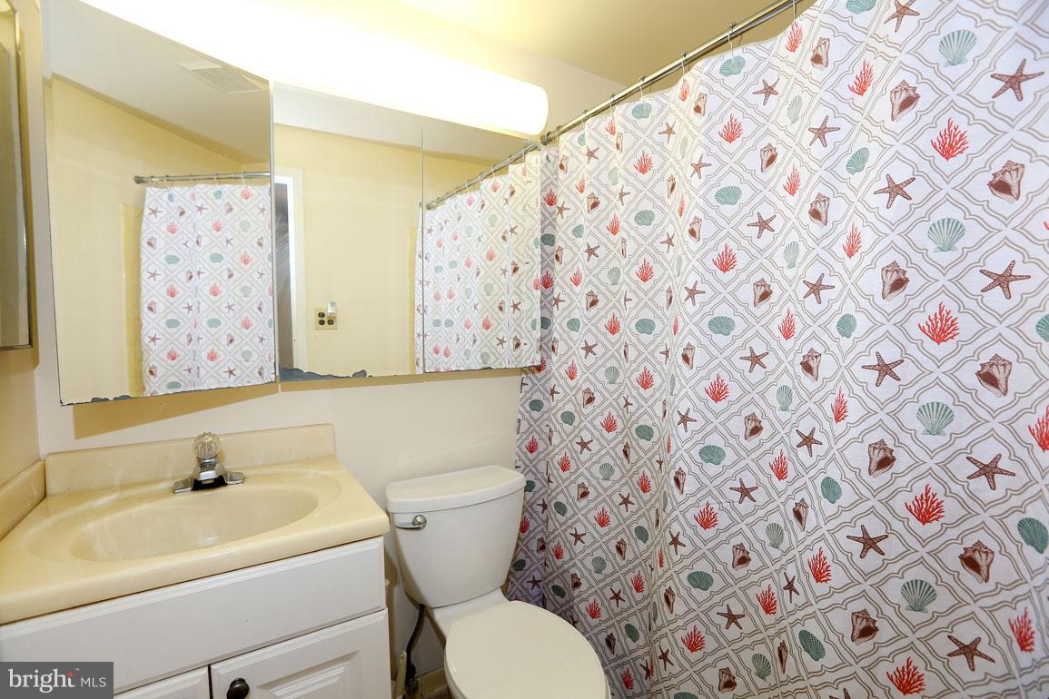 9640 Horizon Run Road, Unit 18C Gaithersburg, MD 20886 - Photo 8 of 14 Bath