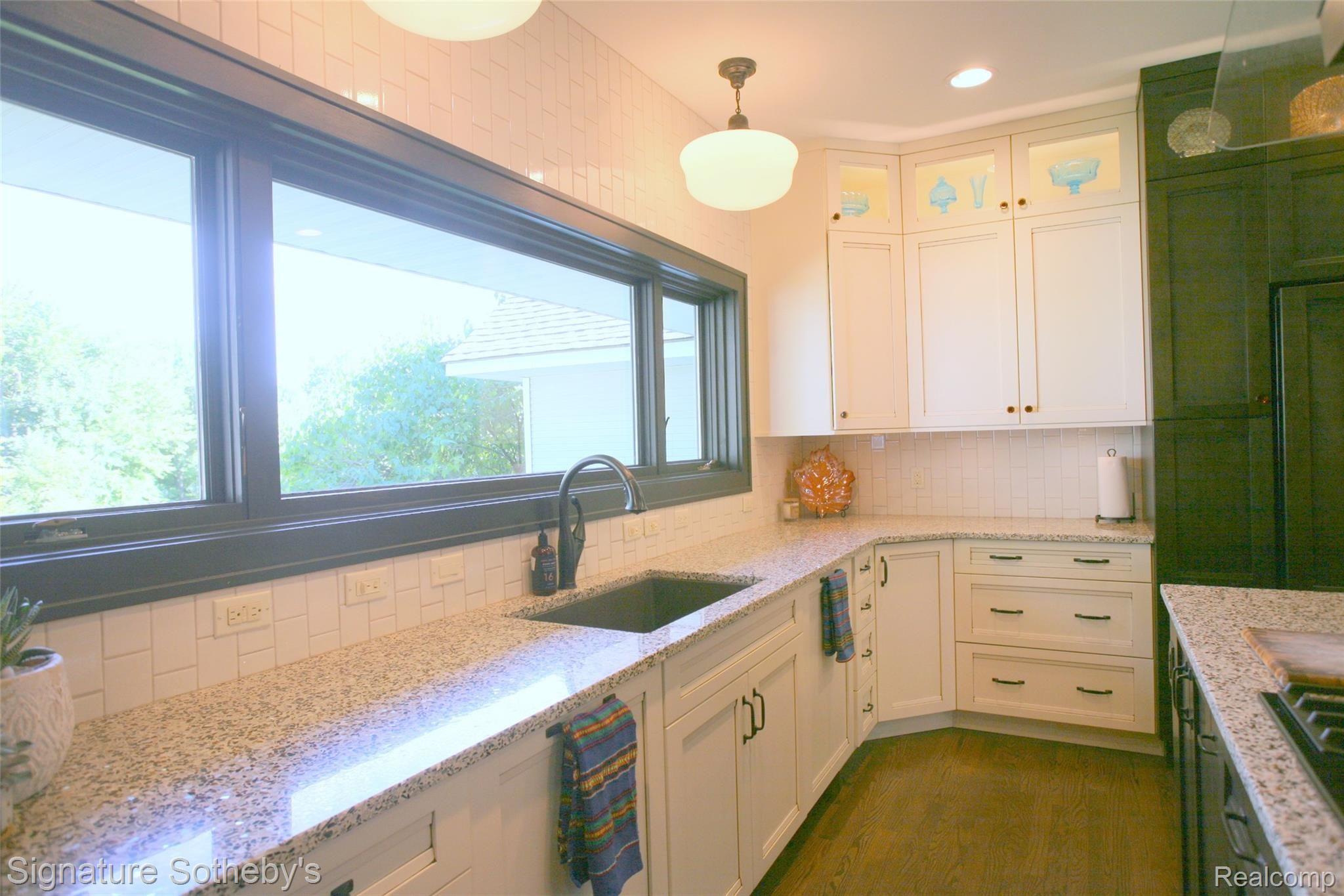 9100 Fox Hollow Road Clarkston, MI 48348 - Photo 12 of 52 Two Dishwashers!