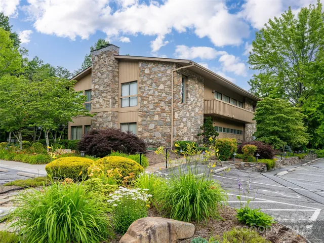 $350,000 | 502 Spanish Oak Lane, Hendersonville, NC 28791