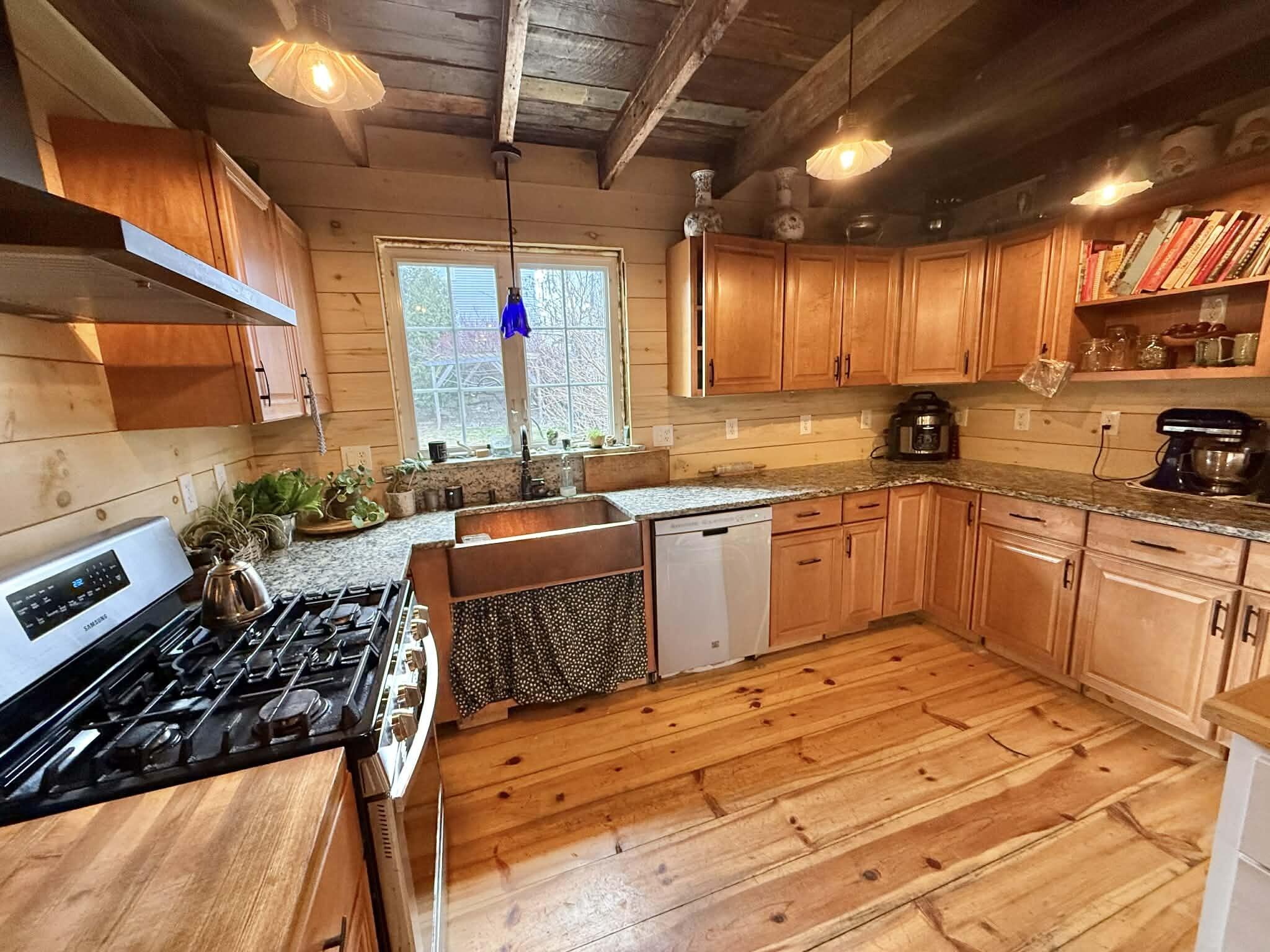 109 Shawmut Street Lewiston, ME 04240 - Photo 2 of 27 811bade4-b784-4fdc-9ad6-a4a1ffea07e5