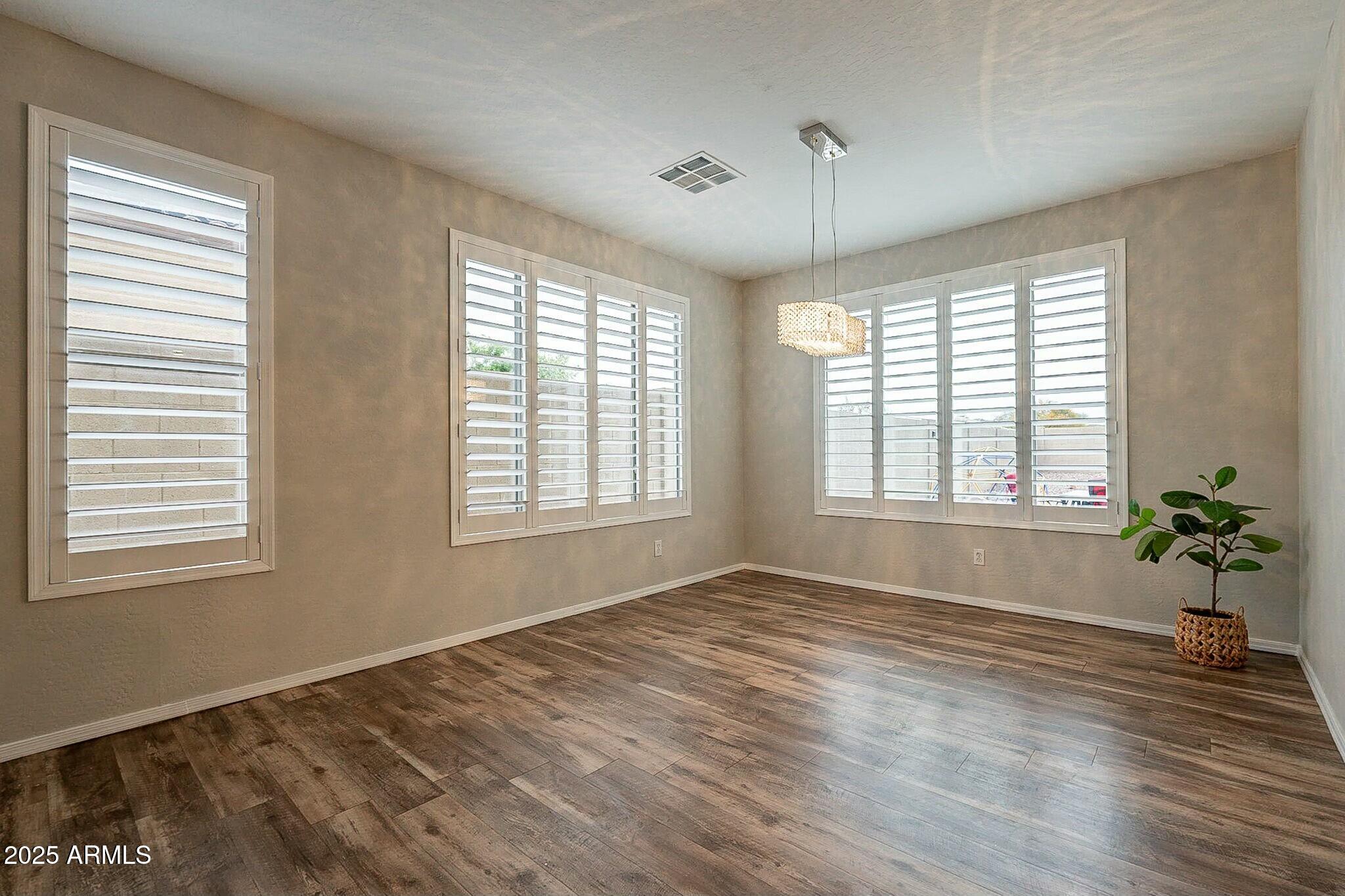 25622 North Singbush Loop Phoenix, AZ 85083 - Photo 12 of 31 tempImage2v3mbS