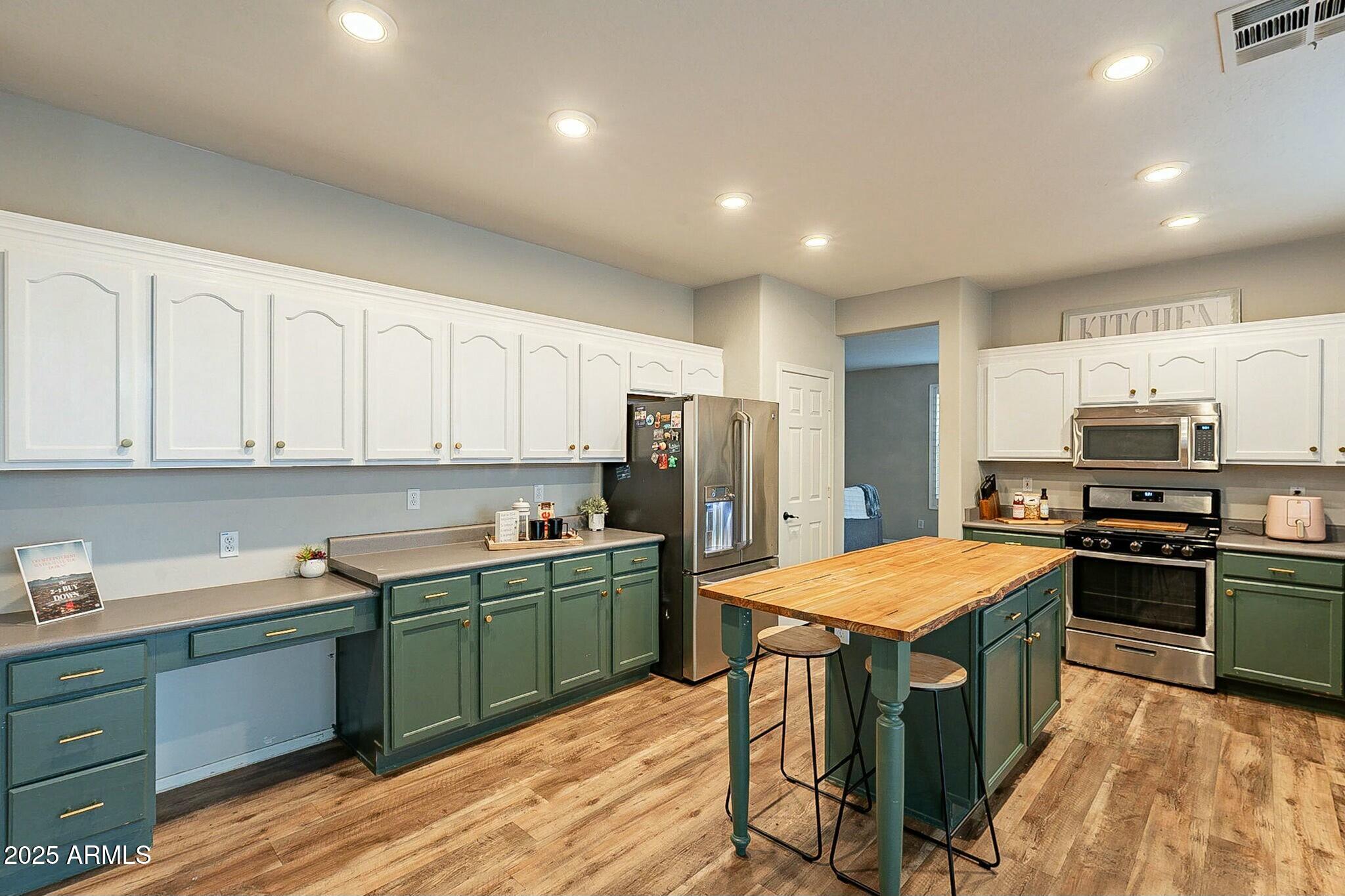 25622 North Singbush Loop Phoenix, AZ 85083 - Photo 14 of 31 tempImageuG3smJ