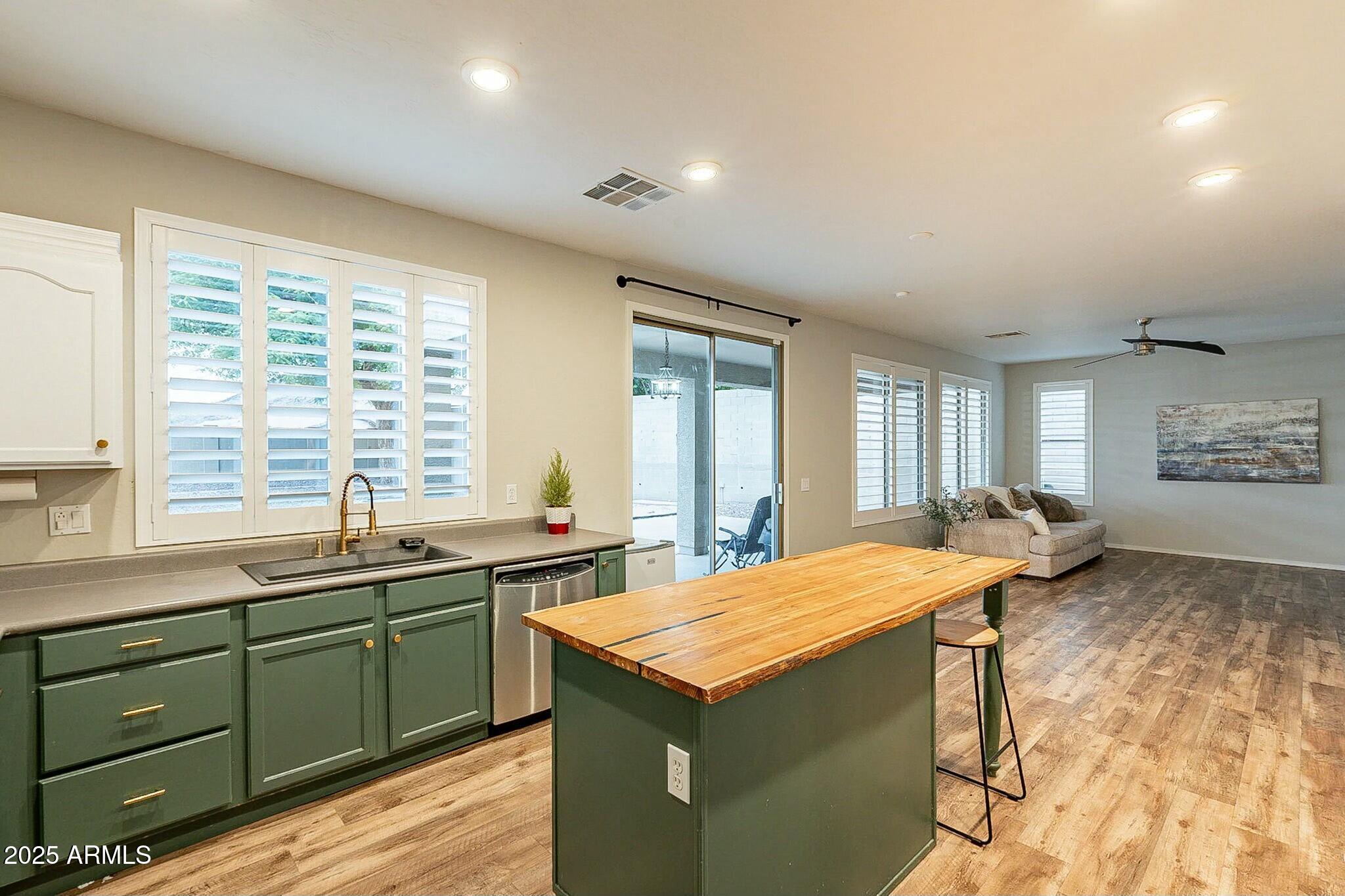 25622 North Singbush Loop Phoenix, AZ 85083 - Photo 15 of 31 tempImageG5xOpi