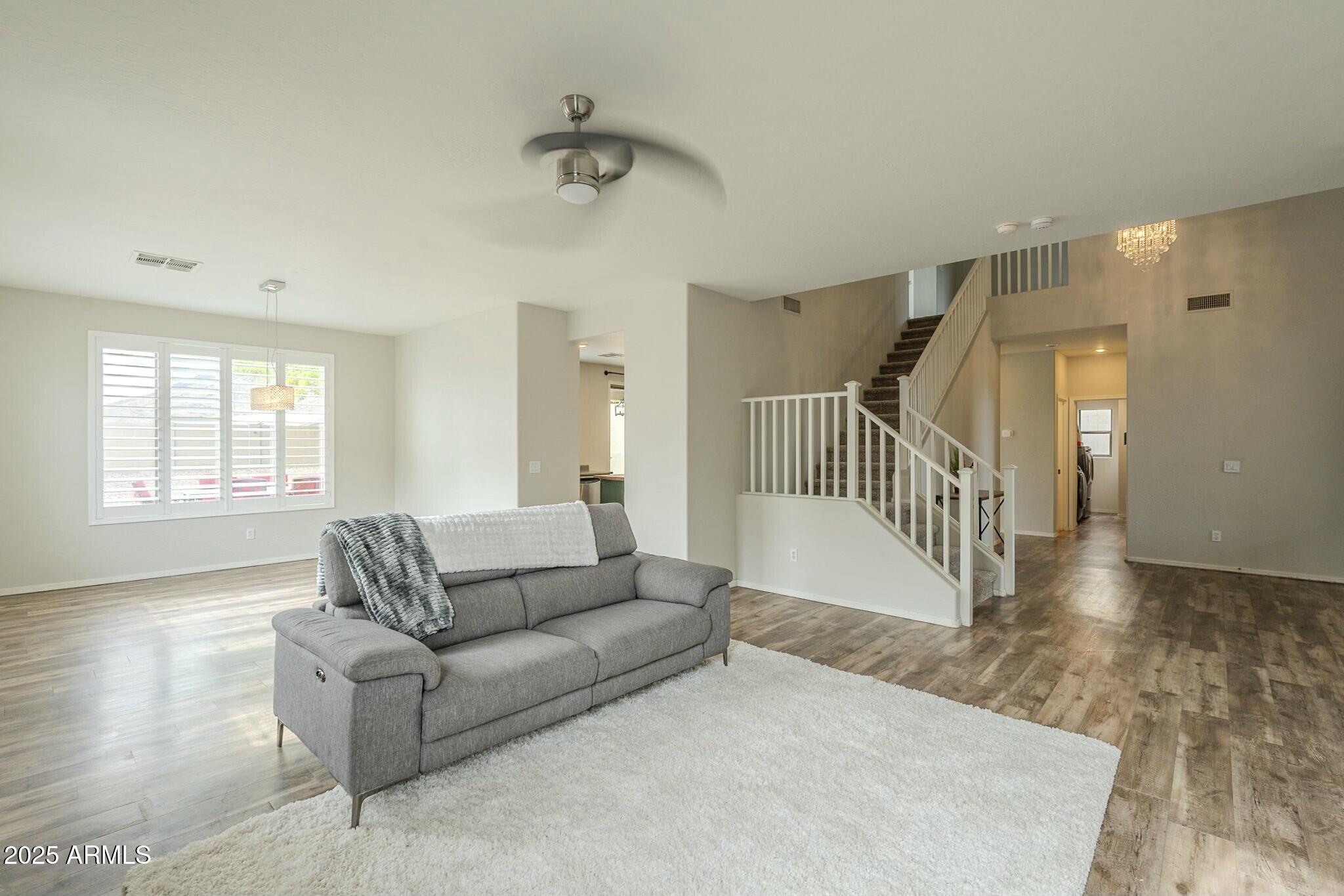 25622 North Singbush Loop Phoenix, AZ 85083 - Photo 3 of 31 tempImageUg7yNp