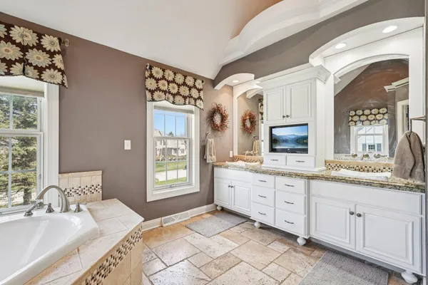 $1,295,000 | 21065 Bradford Lane, Brookfield, WI 53045