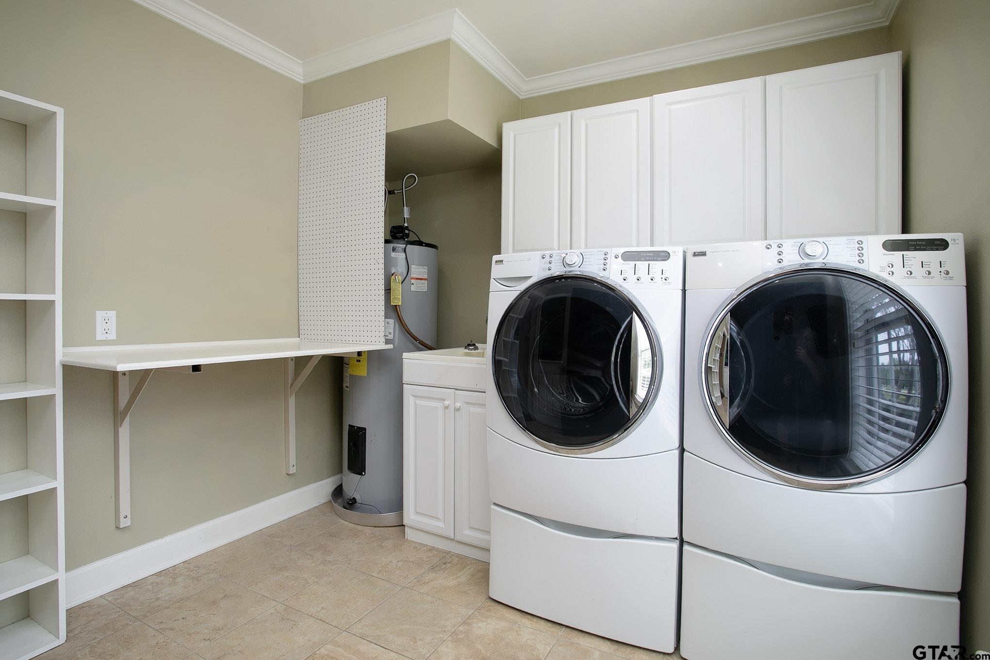 18722 Ridgeline Road Tyler, TX 75703 - Photo 22 of 47 Large laundry room