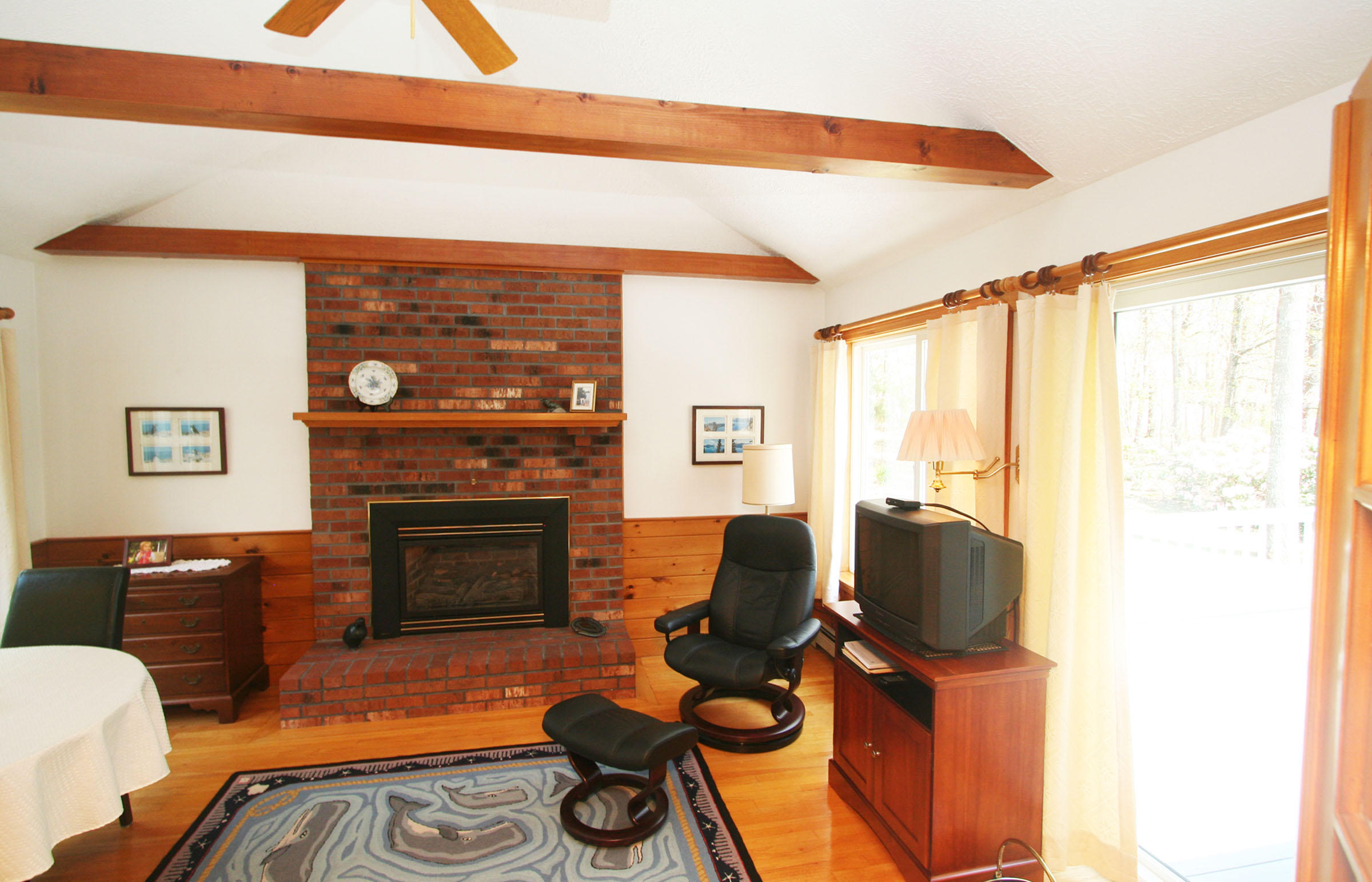 1387 Old Post Road Marstons Mills, MA 02648 - Photo 8 of 22 a livingroom with workspace and a window
