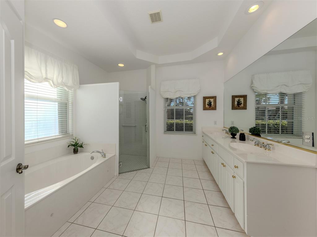 764 Sawgrass Bridge Road Venice, FL 34292 - Photo 17 of 60 a spacious bathroom with a tub sink and mirror