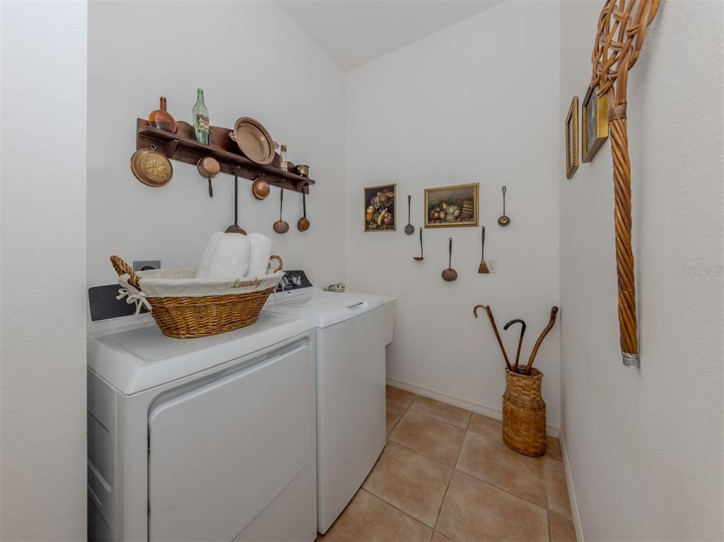 764 Sawgrass Bridge Road Venice, FL 34292 - Photo 26 of 60 a bathroom with a sink and mirror