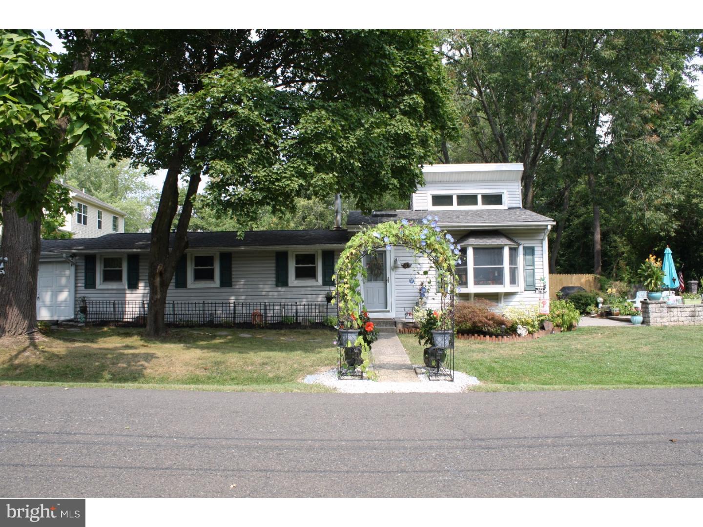 14 Sheridan Road Doylestown, PA 18901 - Photo 2 of 22 Front Yard