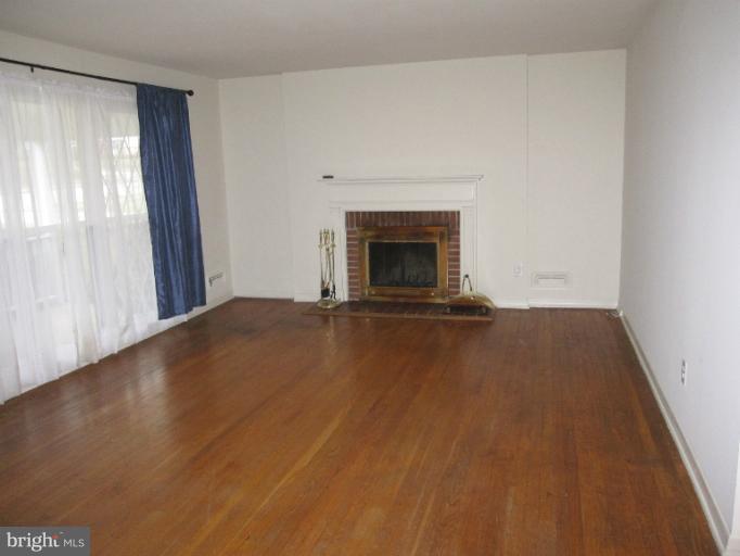 118 Charmuth Road Lutherville-Timonium, MD 21093 - Photo 5 of 10 Living Room