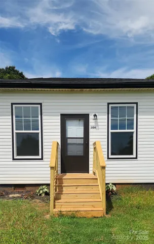 a view of a house with a small yard