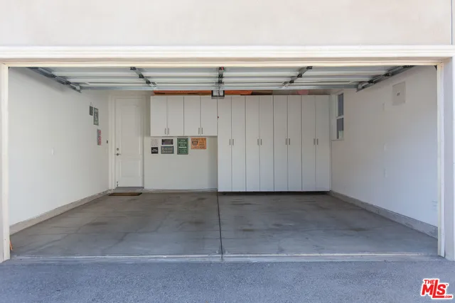 a view of utility room