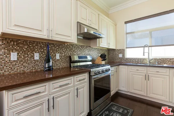 $974,999 | 7617 Lilly Way, North Hollywood, CA 91605