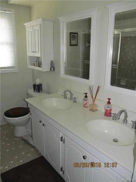 25601 Branchaster Road Farmington Hills, MI 48336 - Photo 14 of 23