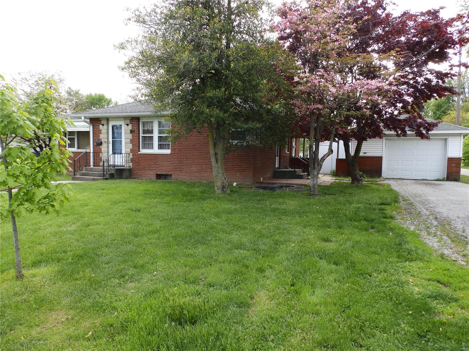 405 South Clarksville Road Pittsfield, IL 62363 - Photo 2 of 24 Gallery Image 2