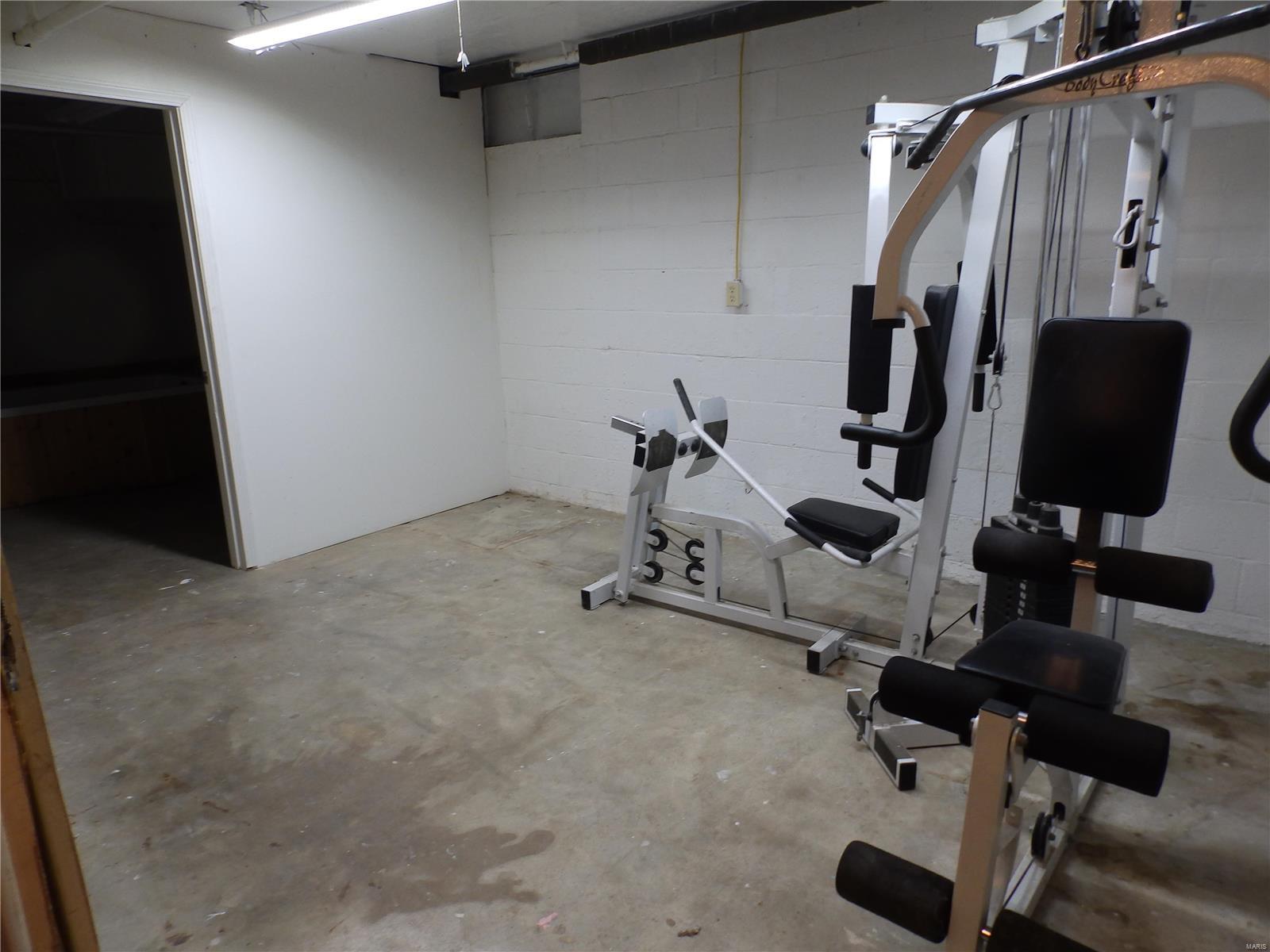 405 South Clarksville Road Pittsfield, IL 62363 - Photo 13 of 24 Gallery Image 13