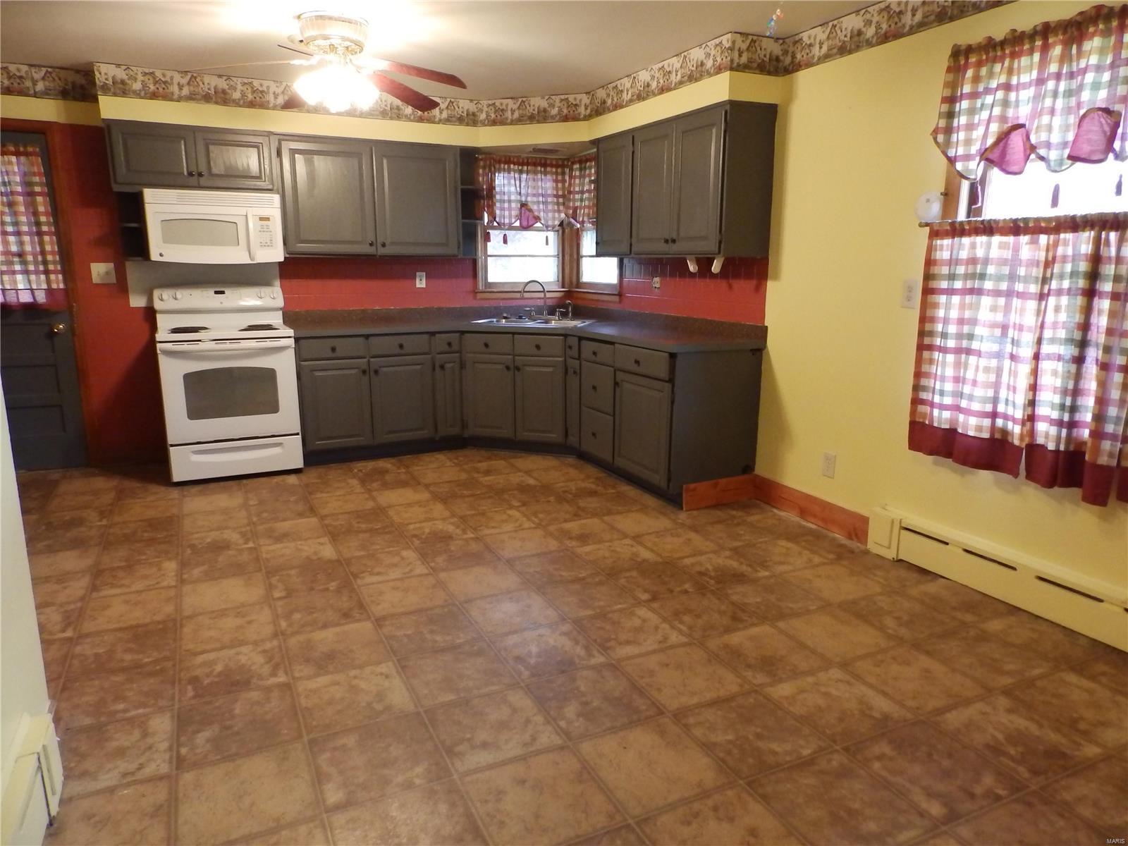 405 South Clarksville Road Pittsfield, IL 62363 - Photo 17 of 24 Gallery Image 17