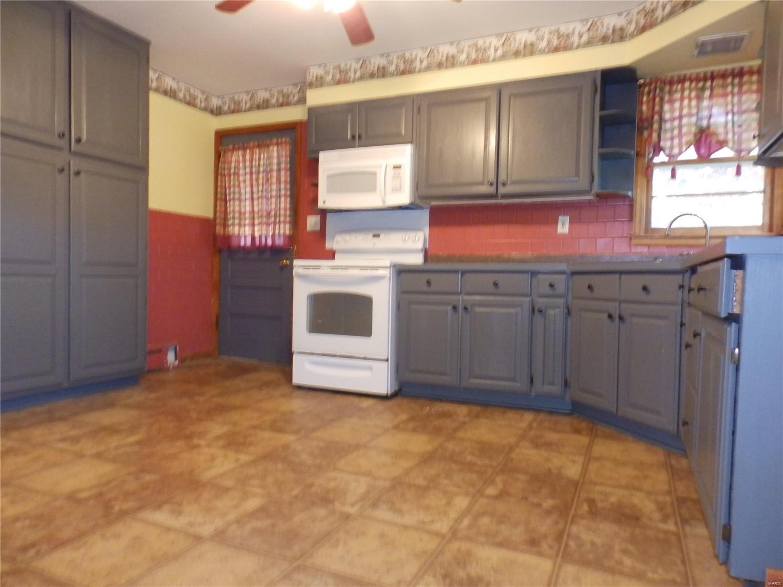 405 South Clarksville Road Pittsfield, IL 62363 - Photo 18 of 24 Gallery Image 18