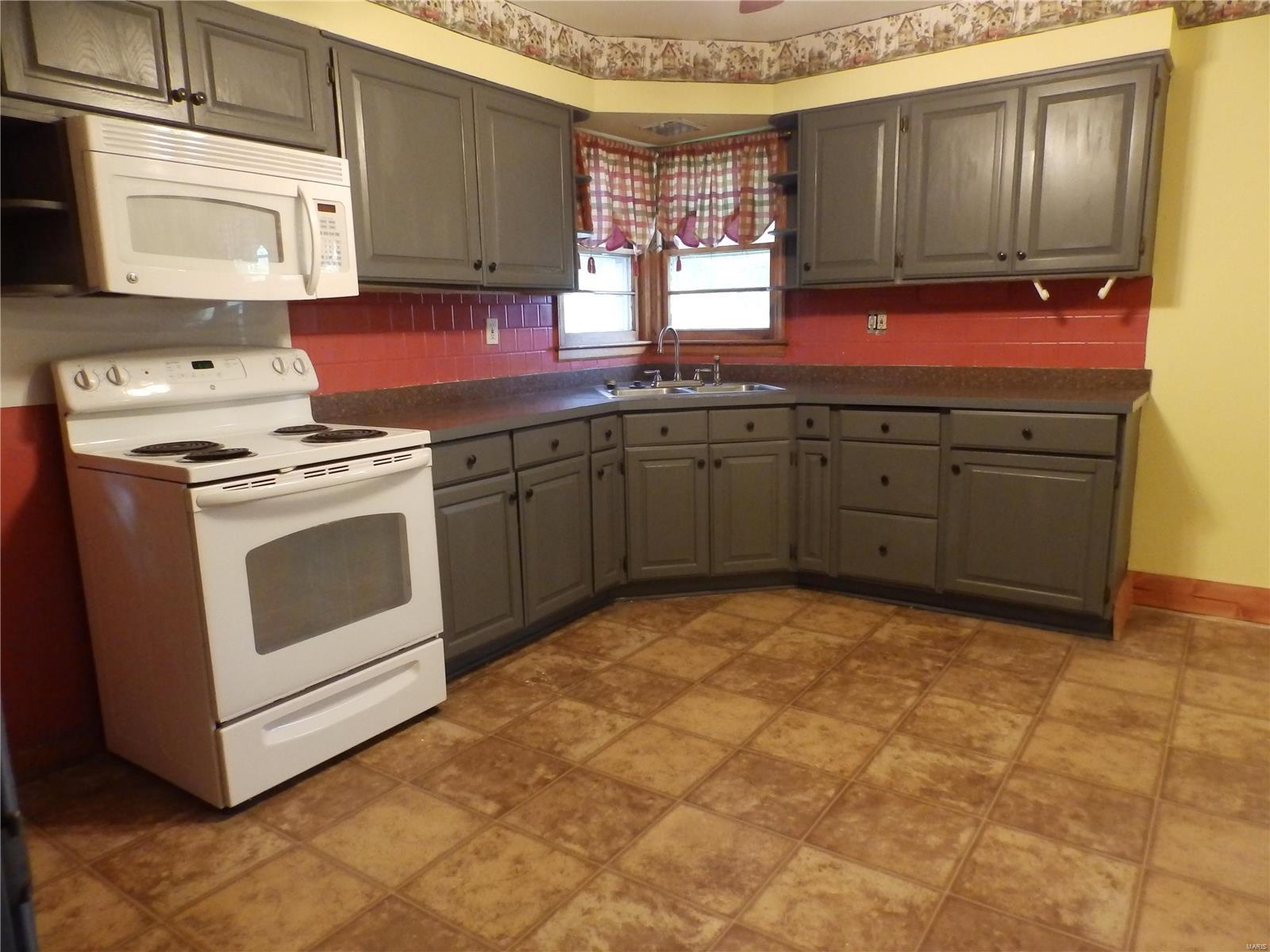 405 South Clarksville Road Pittsfield, IL 62363 - Photo 19 of 24 Gallery Image 19