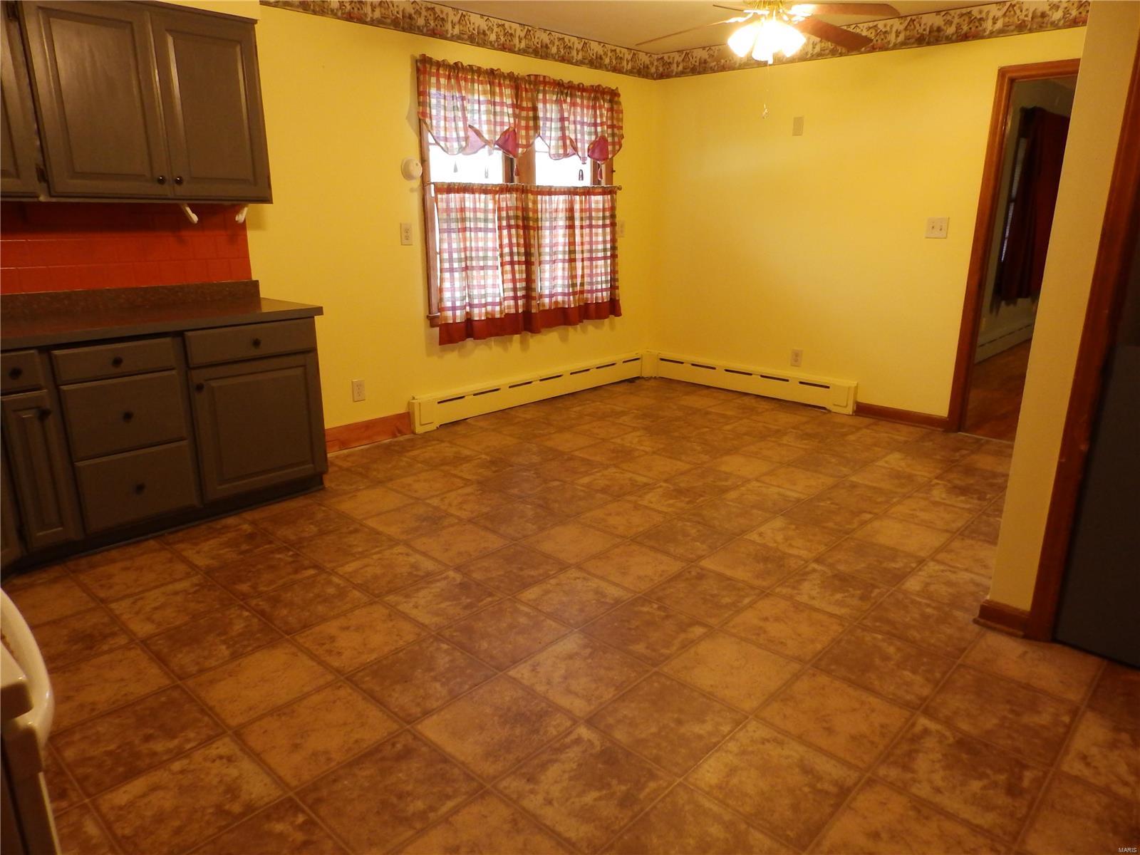 405 South Clarksville Road Pittsfield, IL 62363 - Photo 20 of 24 Gallery Image 20