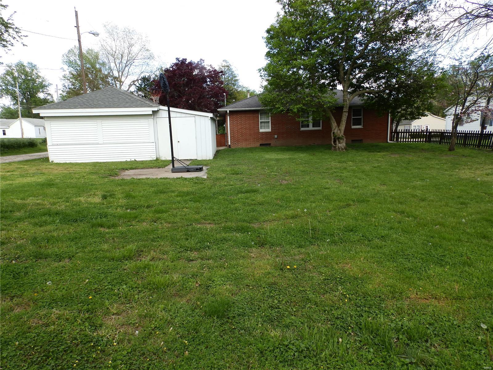 405 South Clarksville Road Pittsfield, IL 62363 - Photo 22 of 24 Gallery Image 22
