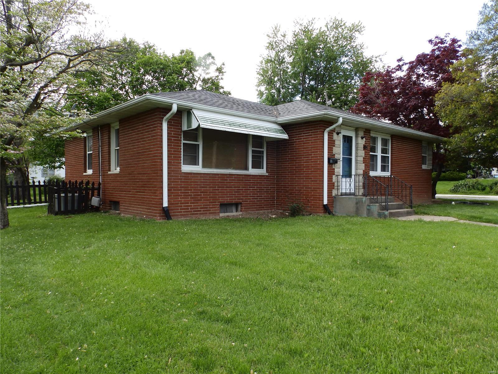 405 South Clarksville Road Pittsfield, IL 62363 - Photo 4 of 24 Gallery Image 4
