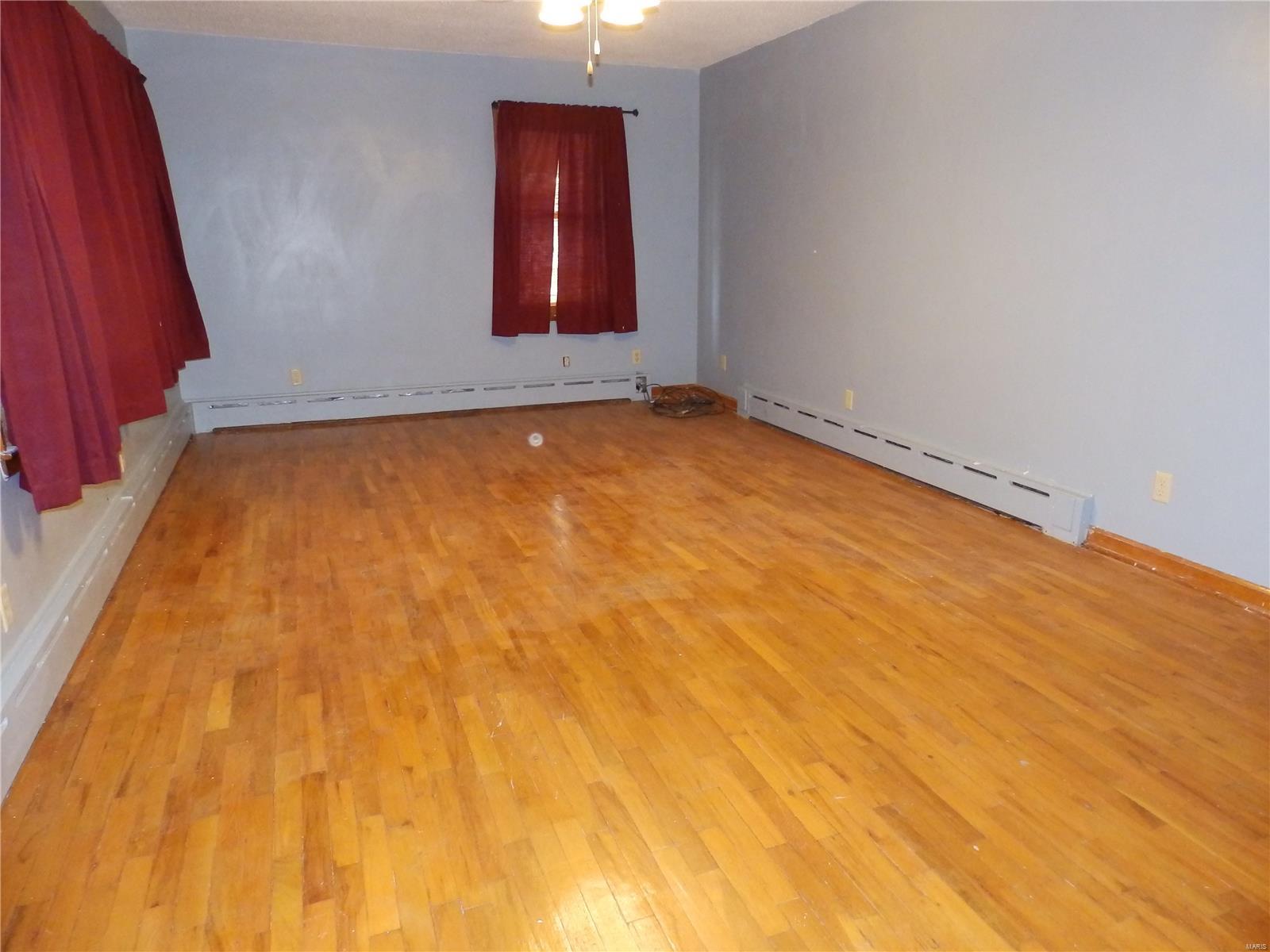 405 South Clarksville Road Pittsfield, IL 62363 - Photo 5 of 24 Gallery Image 5