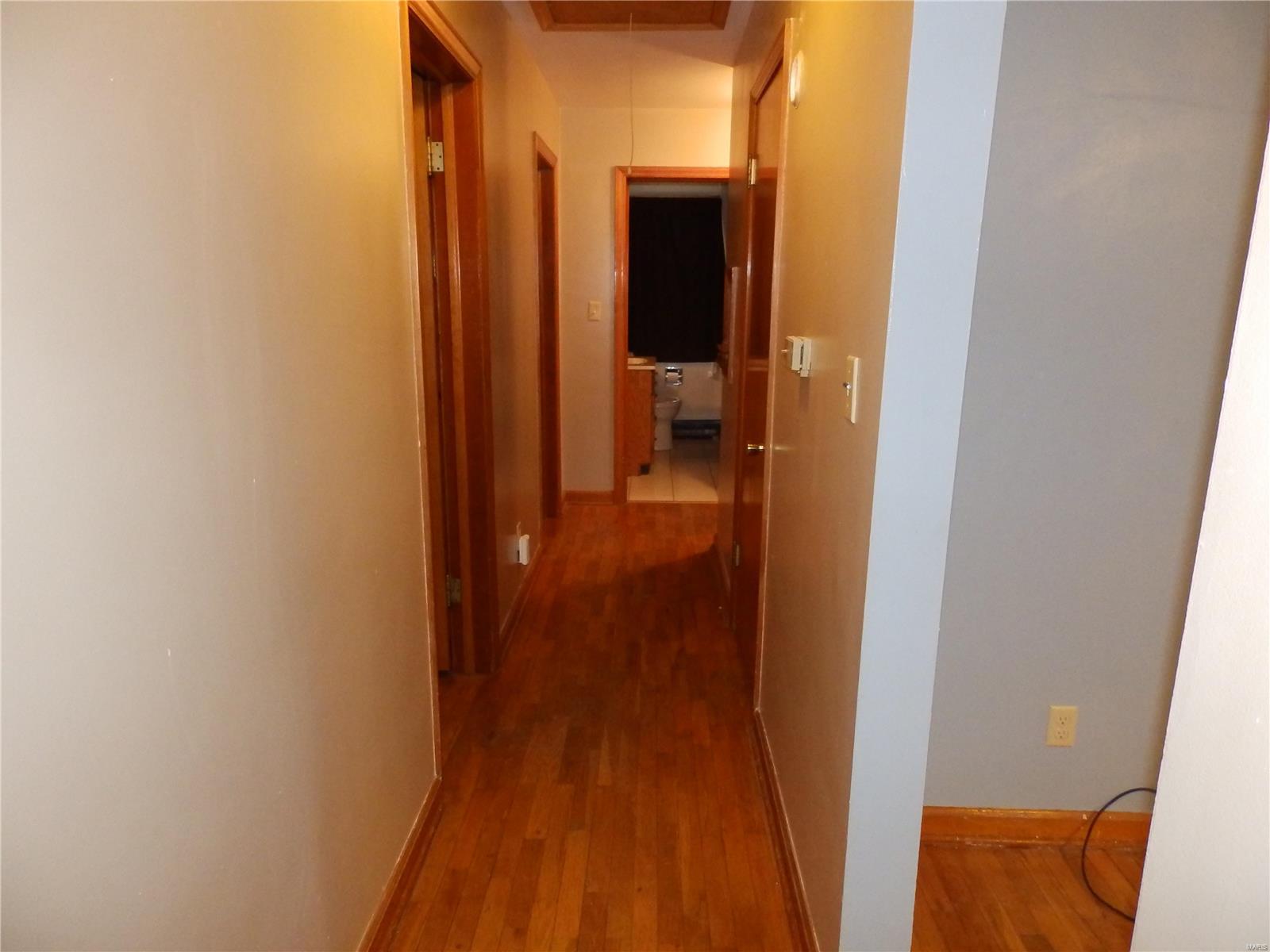 405 South Clarksville Road Pittsfield, IL 62363 - Photo 8 of 24 Gallery Image 8