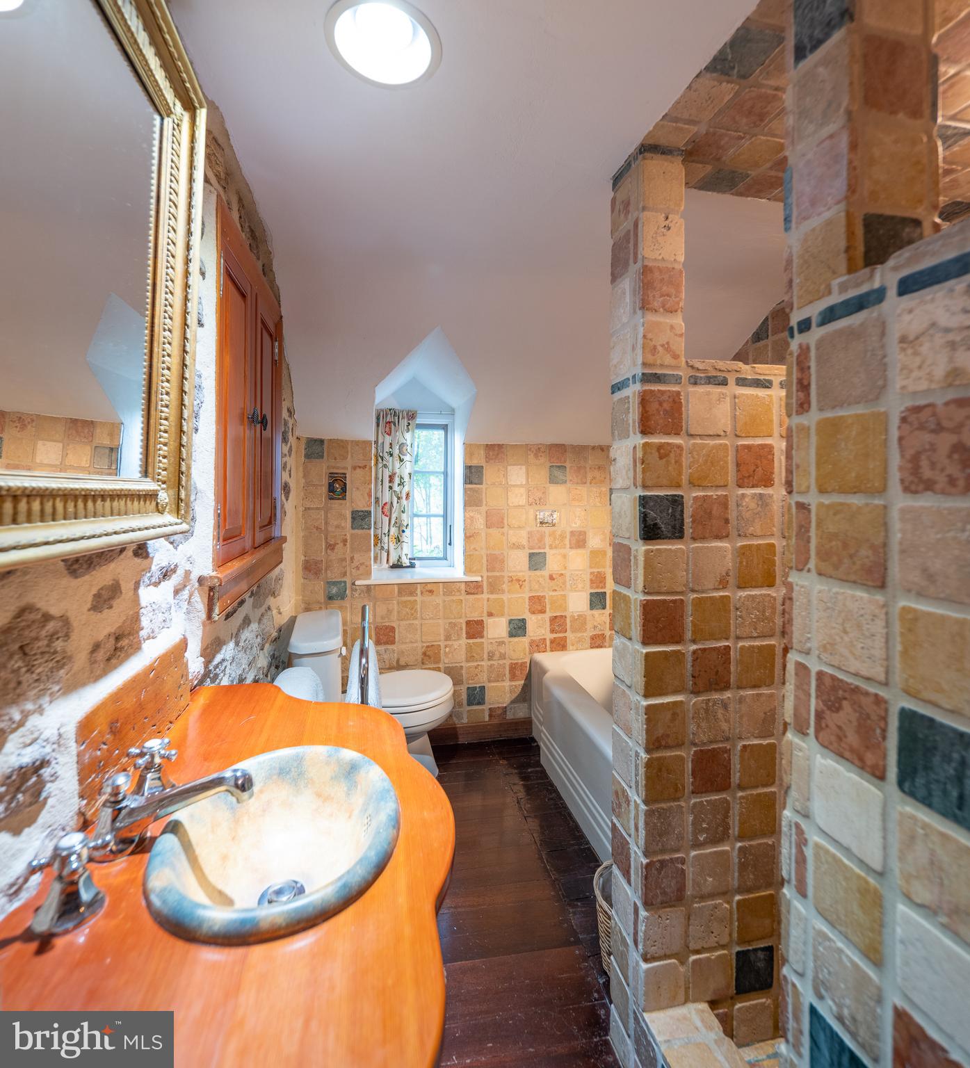 6524 Upper York Road New Hope, PA 18938 - Photo 24 of 40 Second Floor Full Bath -i