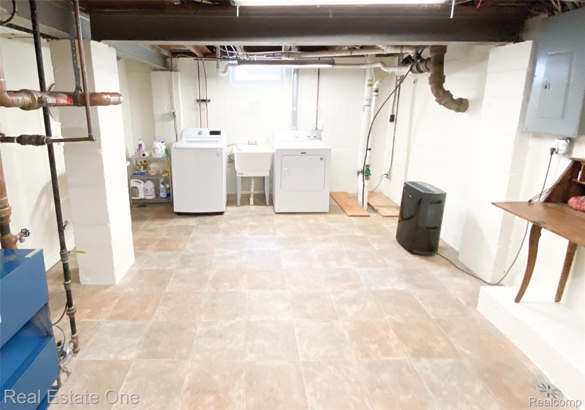 129 North Holcomb Road Clarkston, MI 48346 - Photo 31 of 33 31.jpg