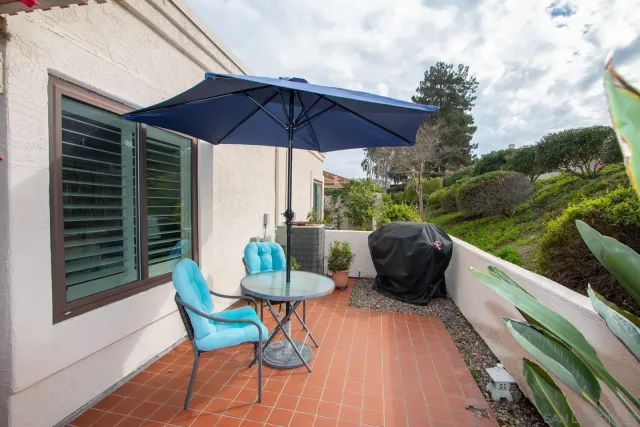 a view of a yard with an trees